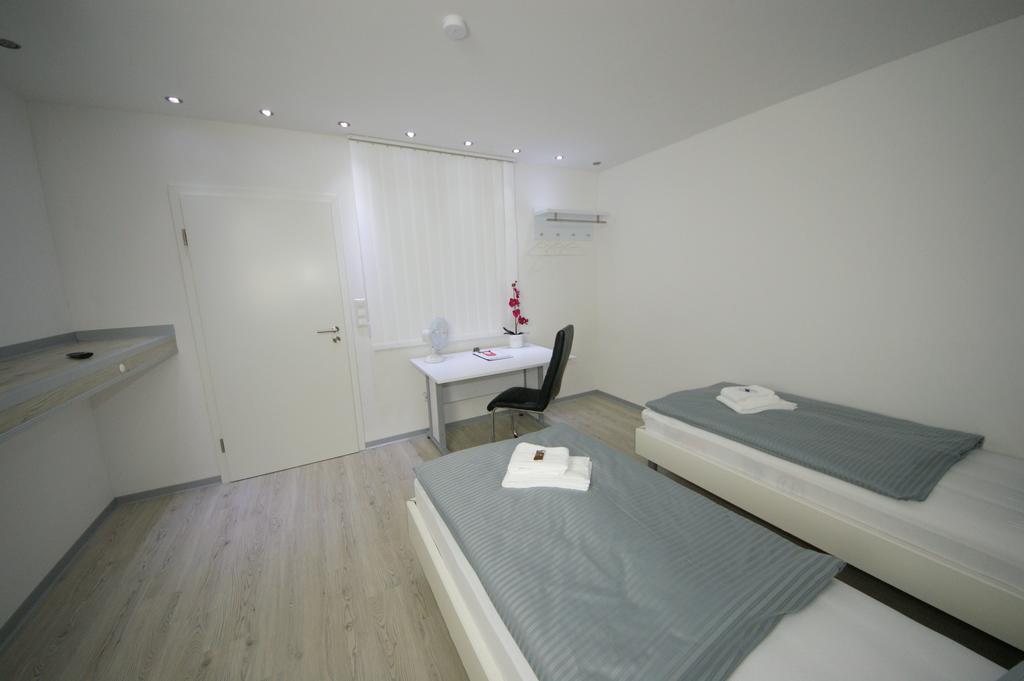 Hotel Am Rosenplatz,24 Stunden Check In, Kostenfreie Parkplaetze Brechtorf 部屋 写真