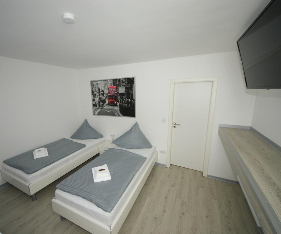 Hotel Am Rosenplatz,24 Stunden Check In, Kostenfreie Parkplaetze Brechtorf 部屋 写真