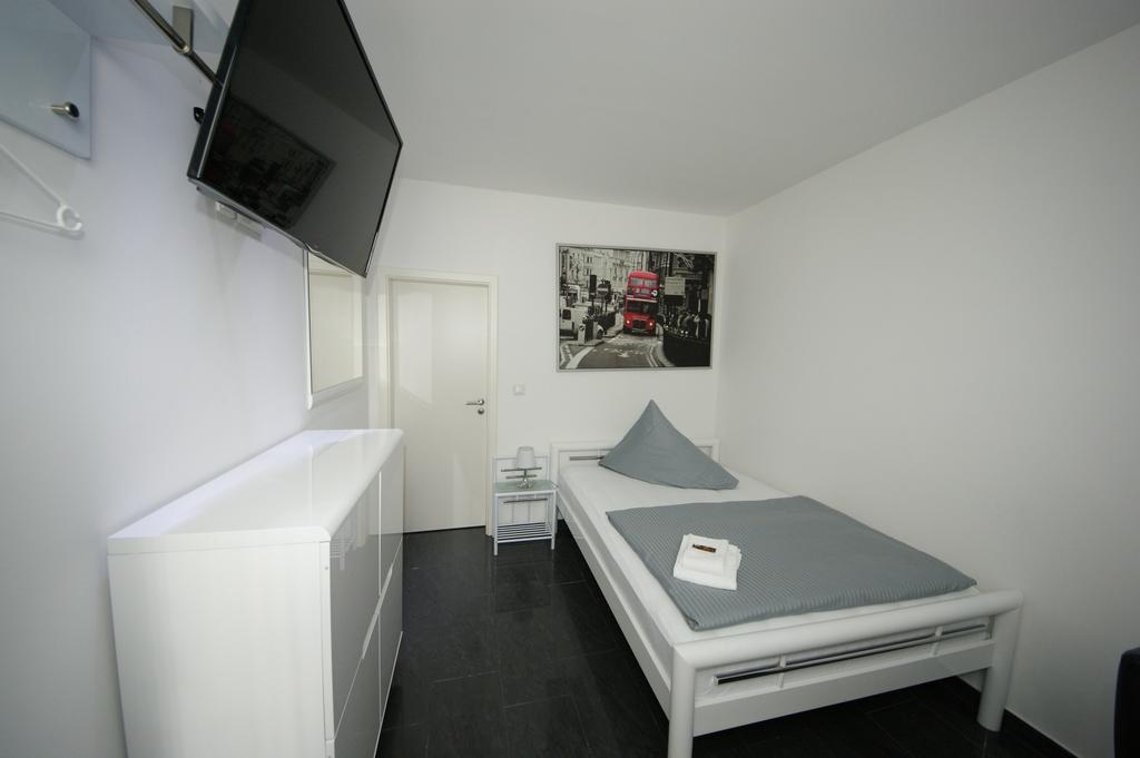 Hotel Am Rosenplatz,24 Stunden Check In, Kostenfreie Parkplaetze Brechtorf 部屋 写真