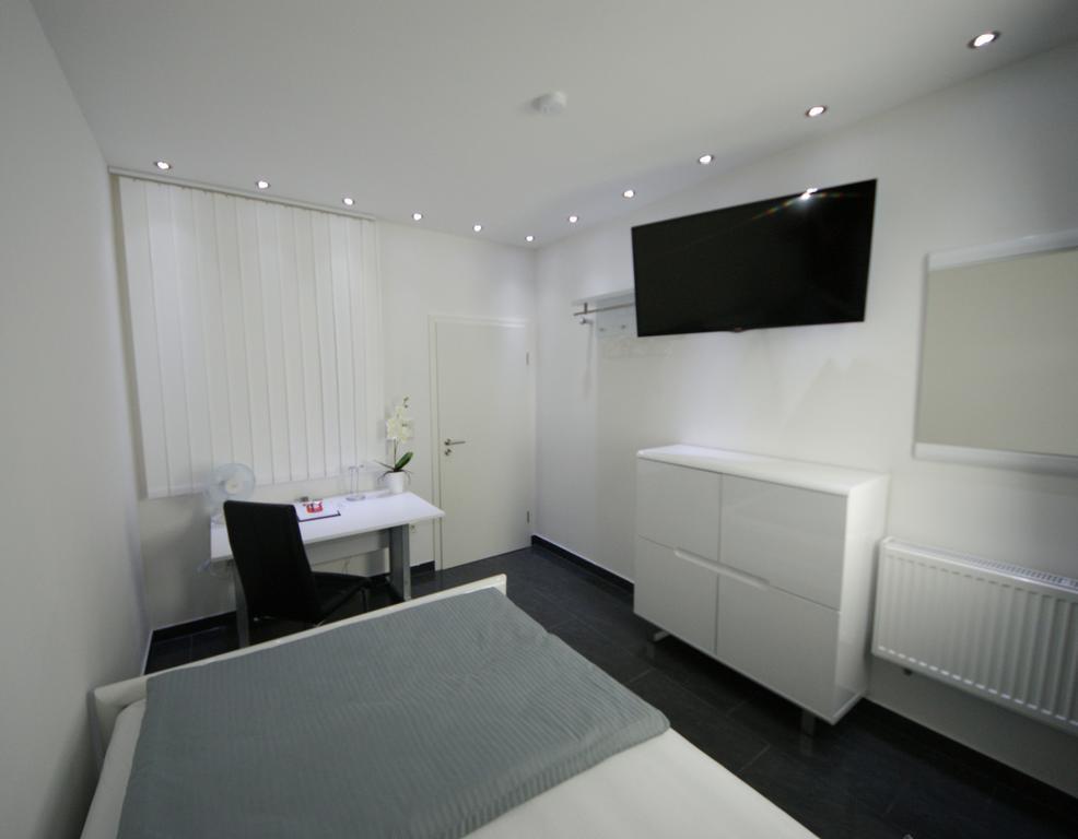 Hotel Am Rosenplatz,24 Stunden Check In, Kostenfreie Parkplaetze Brechtorf 部屋 写真
