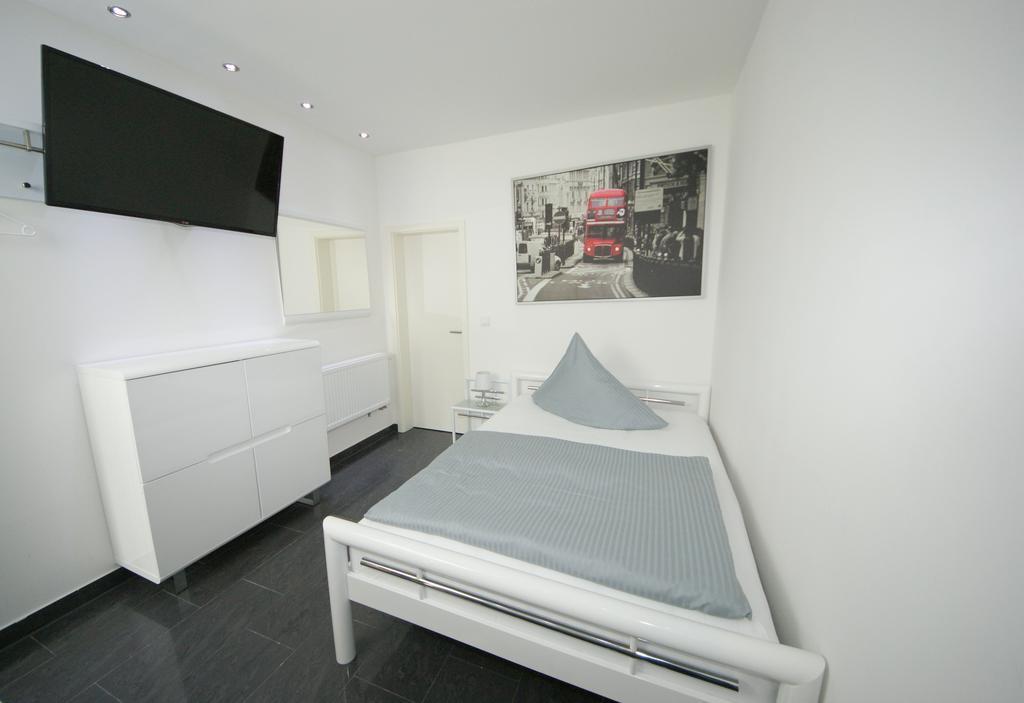 Hotel Am Rosenplatz,24 Stunden Check In, Kostenfreie Parkplaetze Brechtorf エクステリア 写真