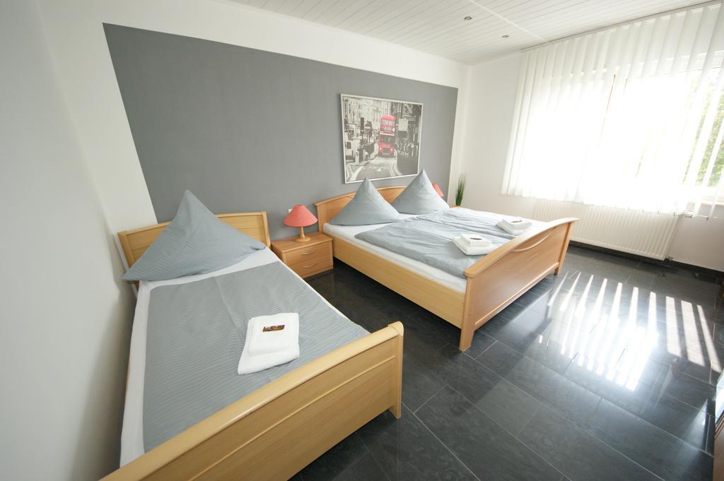 Hotel Am Rosenplatz,24 Stunden Check In, Kostenfreie Parkplaetze Brechtorf エクステリア 写真