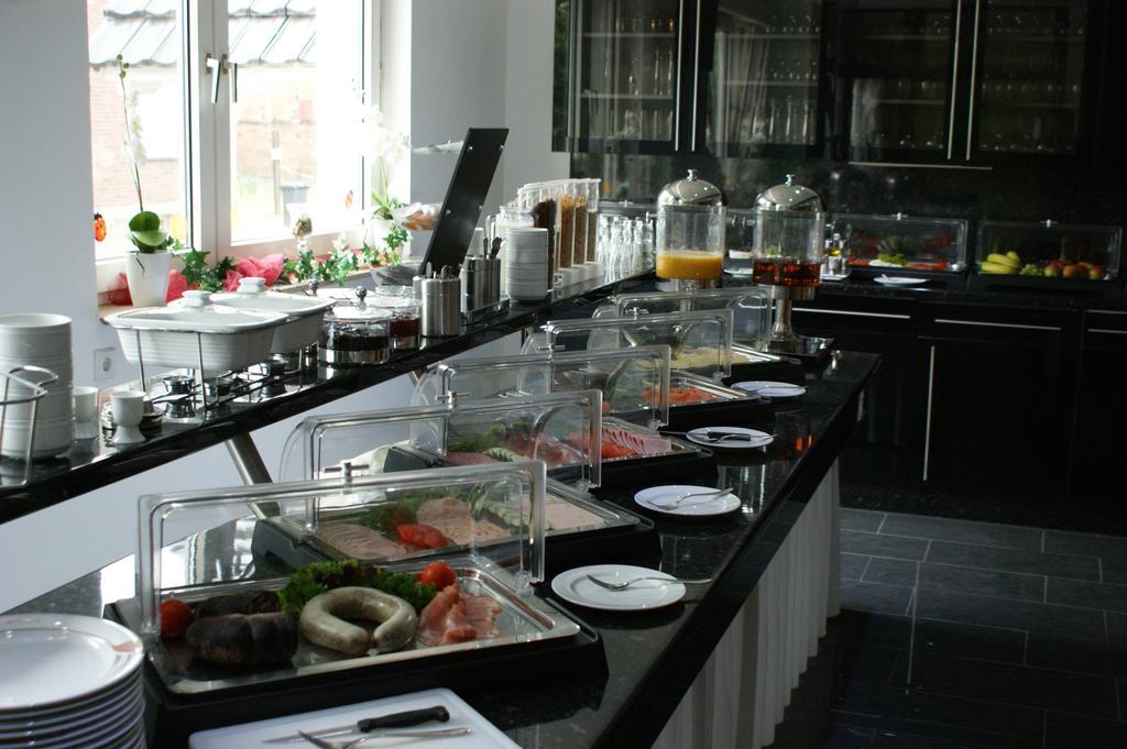 Hotel Am Rosenplatz,24 Stunden Check In, Kostenfreie Parkplaetze Brechtorf エクステリア 写真