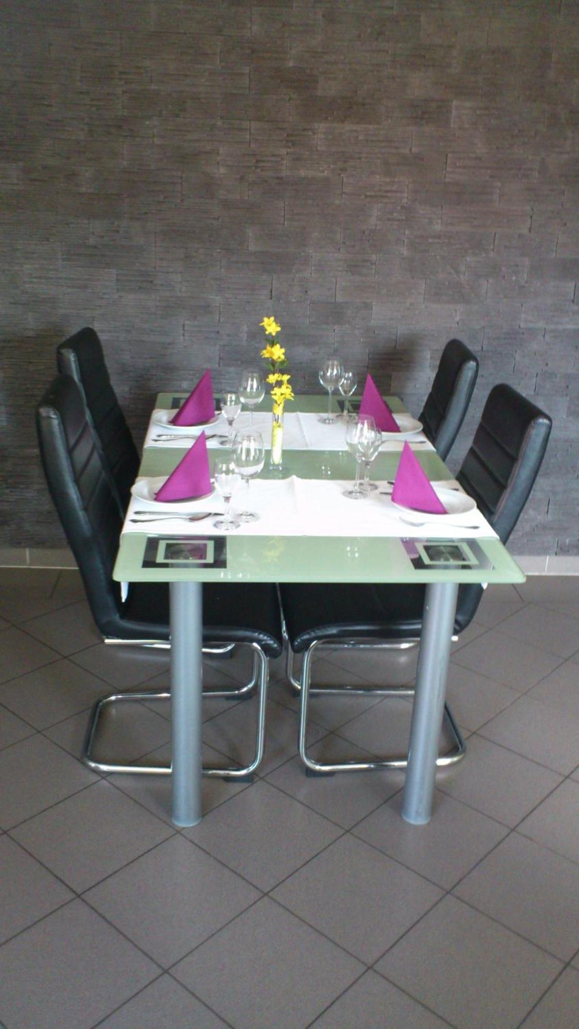 Hotel Am Rosenplatz,24 Stunden Check In, Kostenfreie Parkplaetze Brechtorf エクステリア 写真