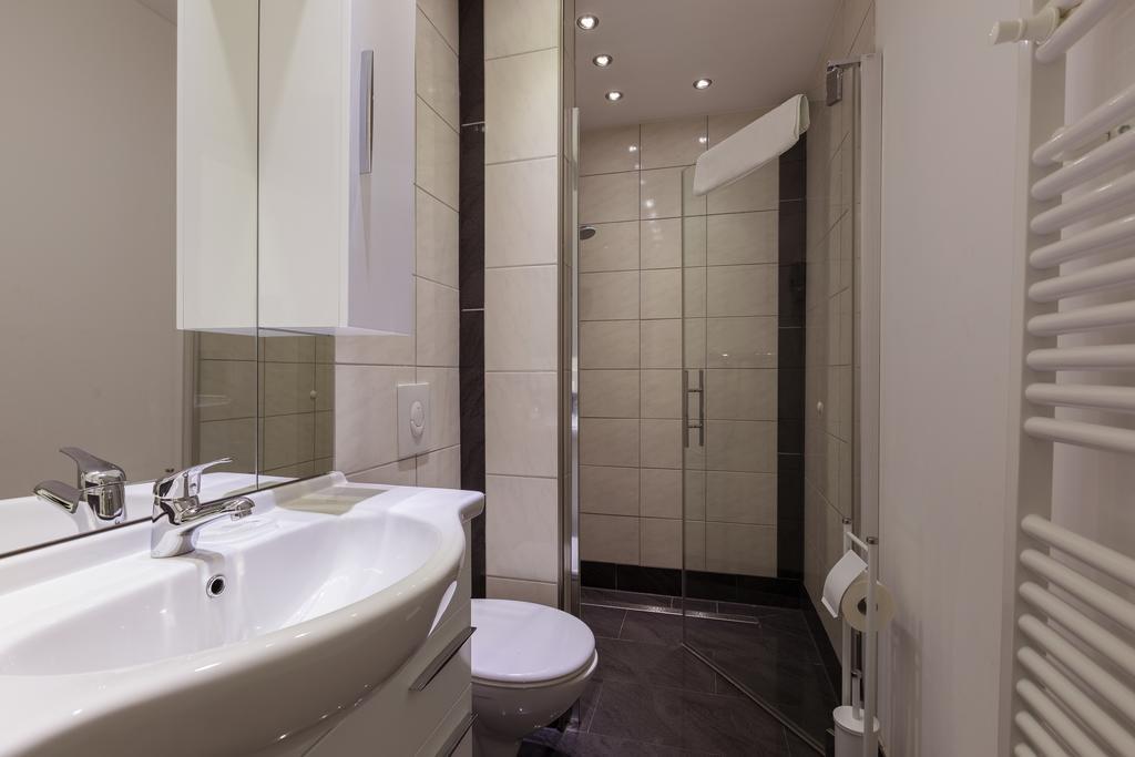 Hotel Am Rosenplatz,24 Stunden Check In, Kostenfreie Parkplaetze Brechtorf エクステリア 写真