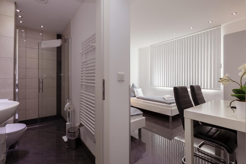 Hotel Am Rosenplatz,24 Stunden Check In, Kostenfreie Parkplaetze Brechtorf エクステリア 写真