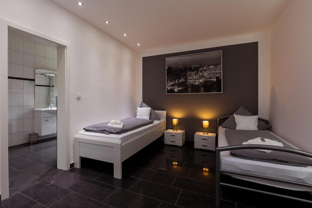 Hotel Am Rosenplatz,24 Stunden Check In, Kostenfreie Parkplaetze Brechtorf エクステリア 写真
