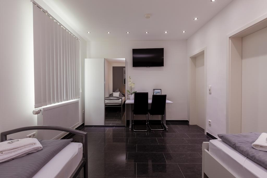 Hotel Am Rosenplatz,24 Stunden Check In, Kostenfreie Parkplaetze Brechtorf エクステリア 写真