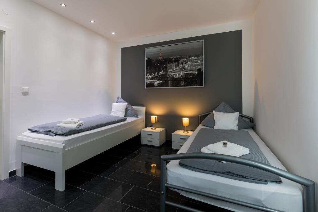 Hotel Am Rosenplatz,24 Stunden Check In, Kostenfreie Parkplaetze Brechtorf エクステリア 写真